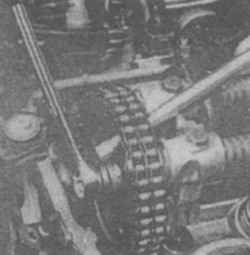 7.6 Отворачивание болта звездочки распредвала